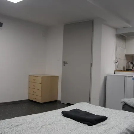 Mia Mia House بيت شباب